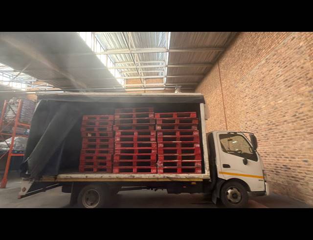 1,329M² WAREHOUSE TO LET IN MEADOWDALE